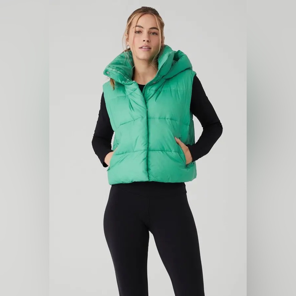 ALO Yoga Gold Rush Puffer Vest in Lettuce Size L